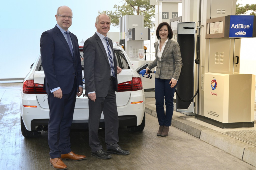BMW und Total testen Adblue-Zapfsäulen