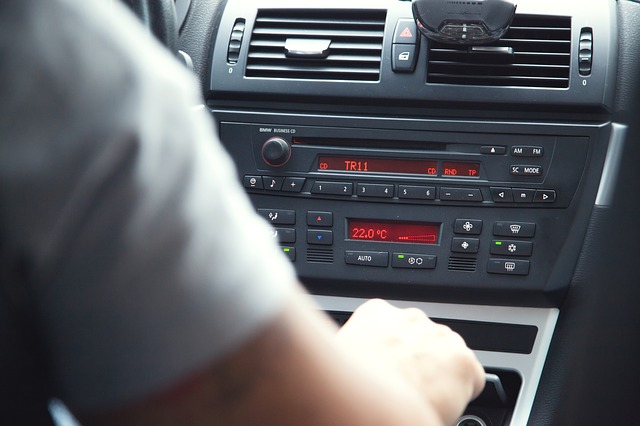 Anleitung für das Verbinden von Smartphone und Autoradio