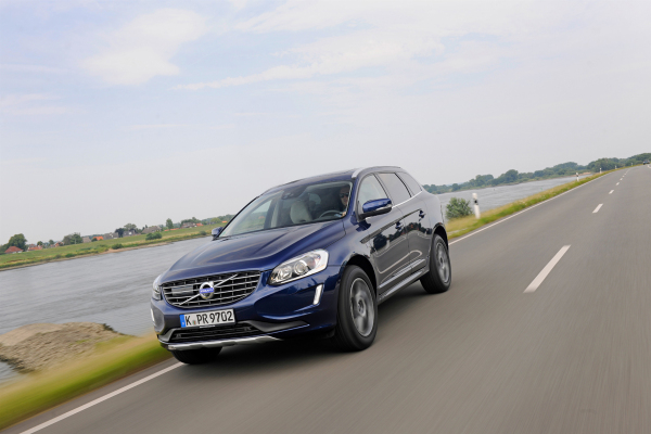 mid Düsseldorf - Auf zum Segeln: Anlässlich der Regatta Volvo Ocean Race bringt der schwedische Autobauer eine Sonderedition seines SUV XC60 auf die Straße.