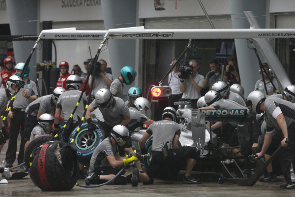 Mercedes: Neuer Helm für das Formel-1-Team