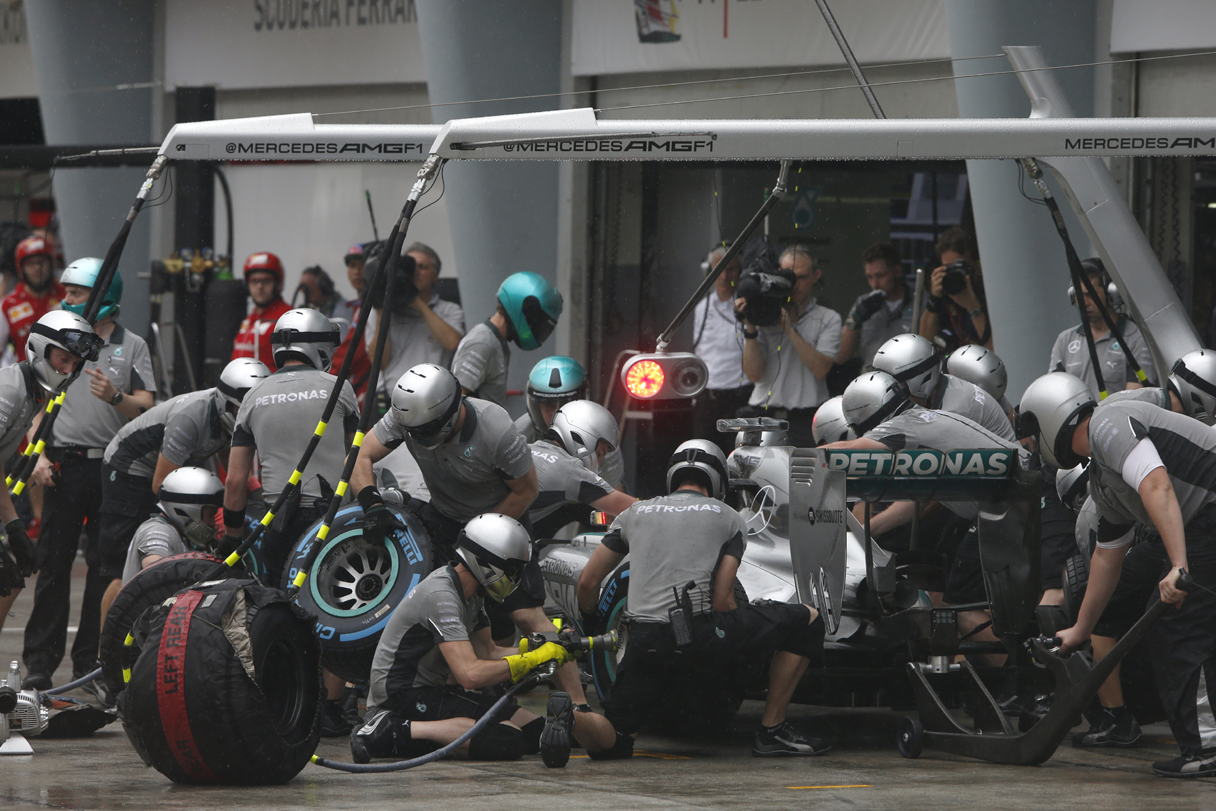 Mercedes: Neuer Helm für das Formel-1-Team
