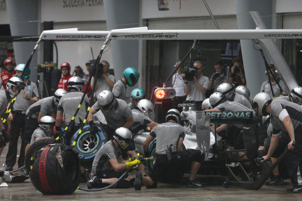 Pirelli will Regen-Testfahrten