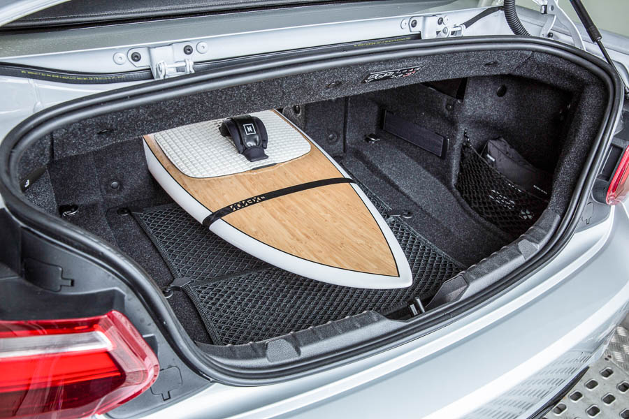 Richten soll es nun der offene Zweier, mit dem BMW vermutlich nicht nur die rund 130.000 Kunden des Vormodells, sondern auch ein paar abtrünnige Vierer-Cabriolet Fahrer wieder an den Verkaufstresen locken möchte.