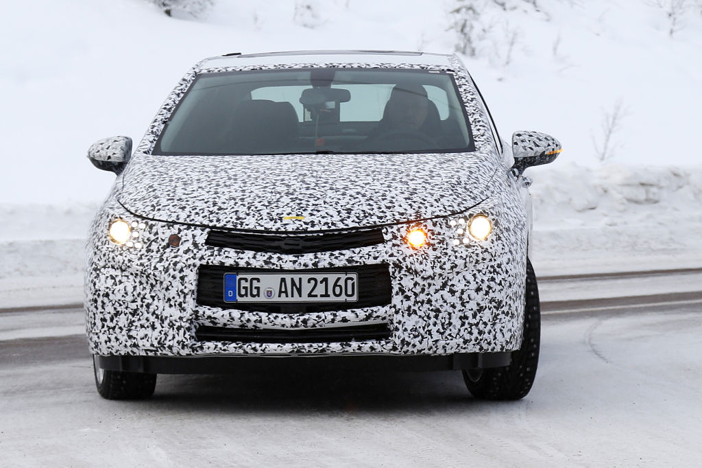 Erwischt: Erlkönig Chevrolet Cruze