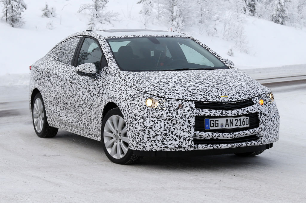 Erwischt: Erlkönig Chevrolet Cruze