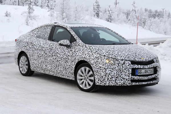 Erwischt: Erlkönig Chevrolet Cruze