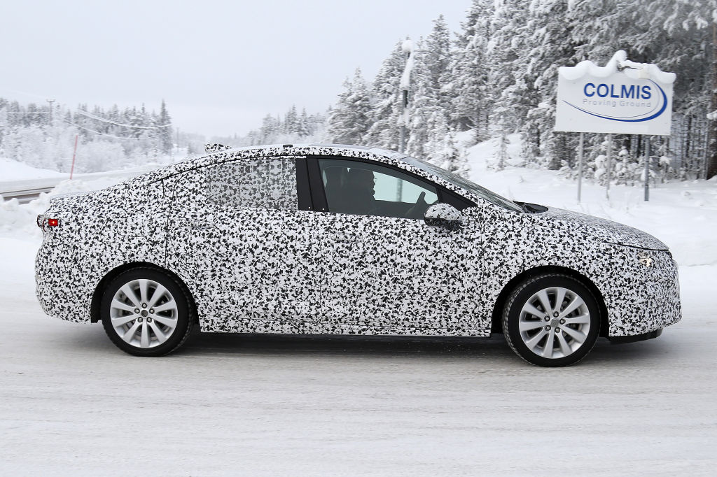 Erwischt: Erlkönig Chevrolet Cruze