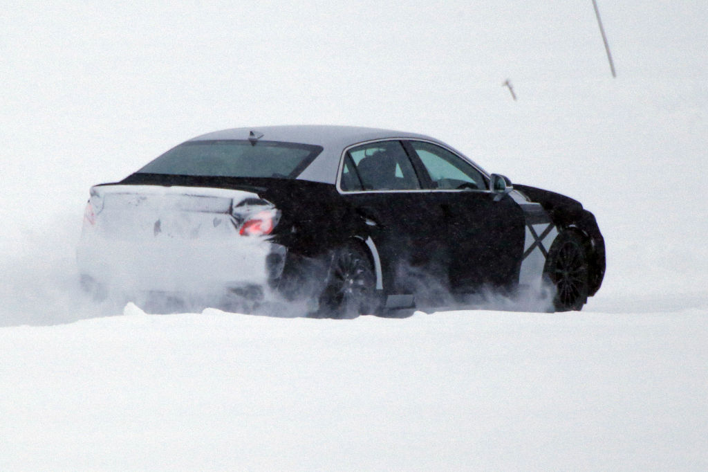 Erwischt: Erlkönig Hyundai Equus