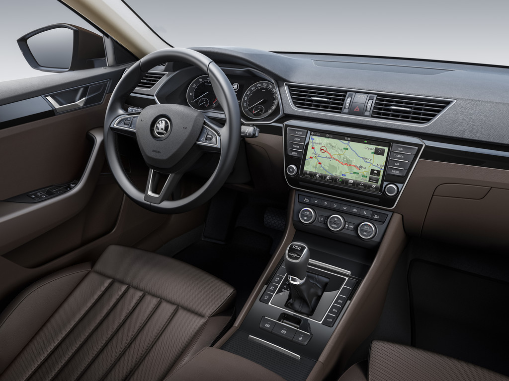 Skoda gewährt einen Blick in den neuen Superb