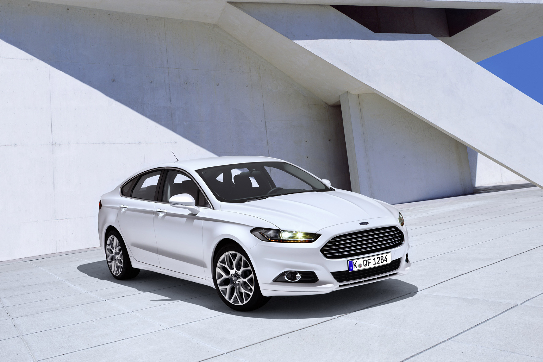 Gurt und Airbag werden eins im neuen Ford Mondeo
