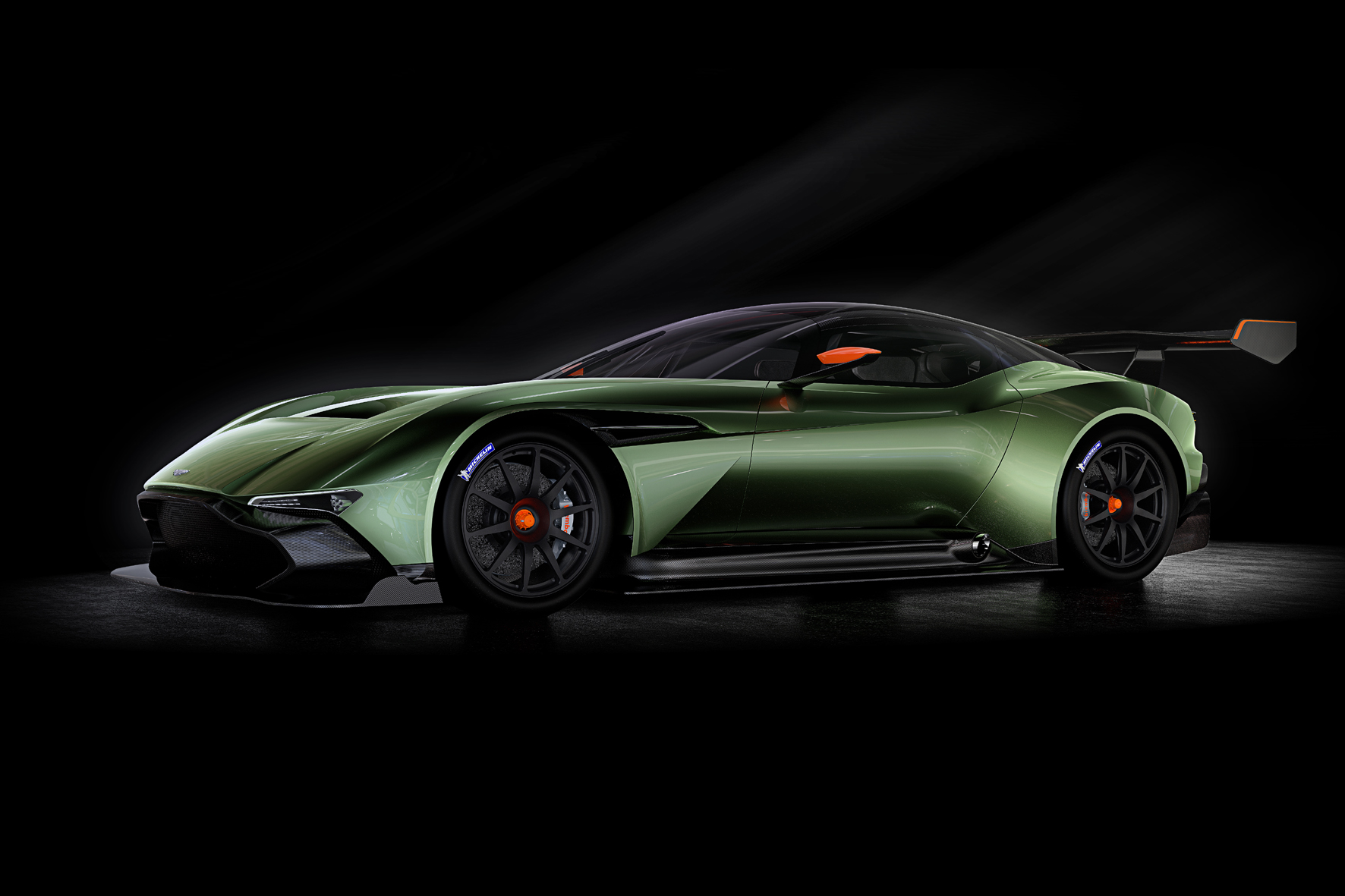 Aston Martin entfacht den 