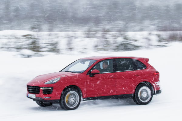 Schneewalzer mit Porsche Cayenne GTS und Turbo S