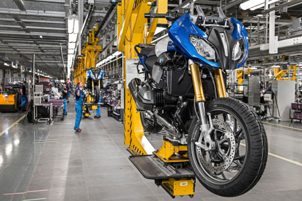 BMW verkauft fast 1100 Motorräder mehr