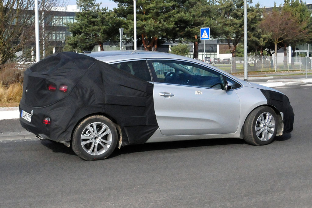 Erwischt: Erlkönig Kia Pro Cee'd Facelift