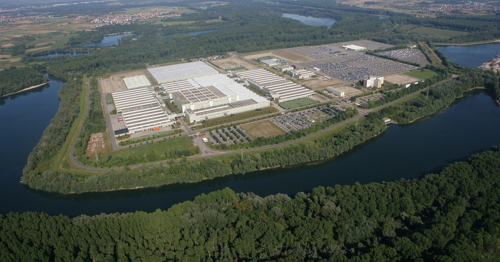 Mercedes-Benz Global Logistics Center in Germersheim wird 25