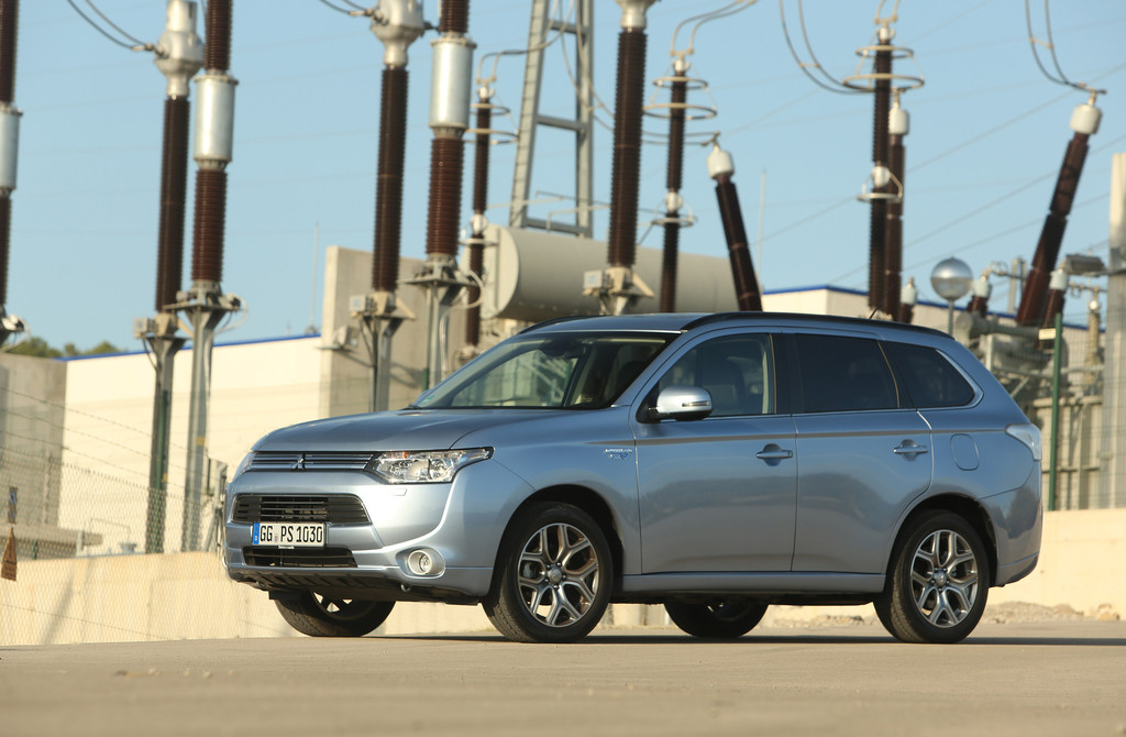 Deutscher Städte- und Gemeindebund testet Mitsubishi Plug-in Hybrid Outlander