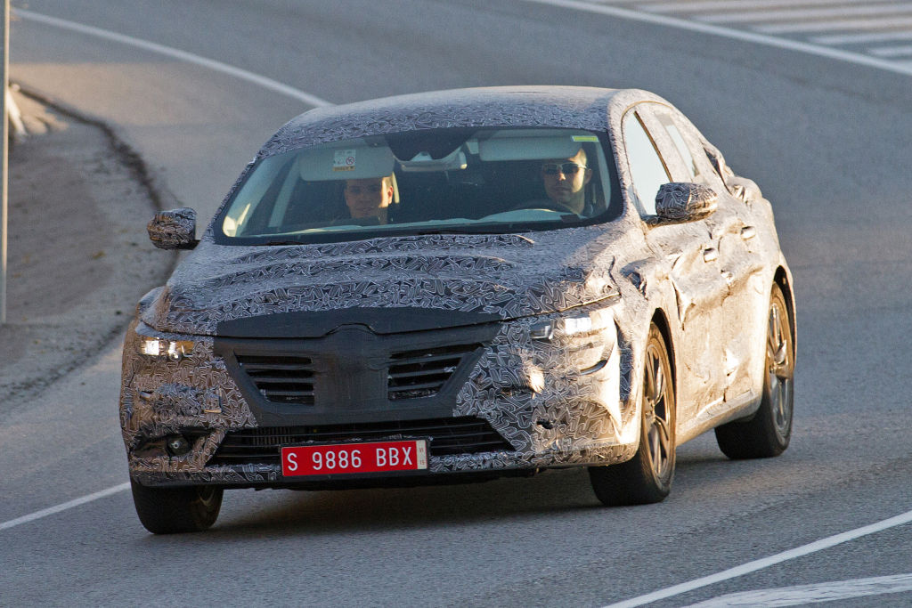 Erwischt: Erlkönig Renault Laguna