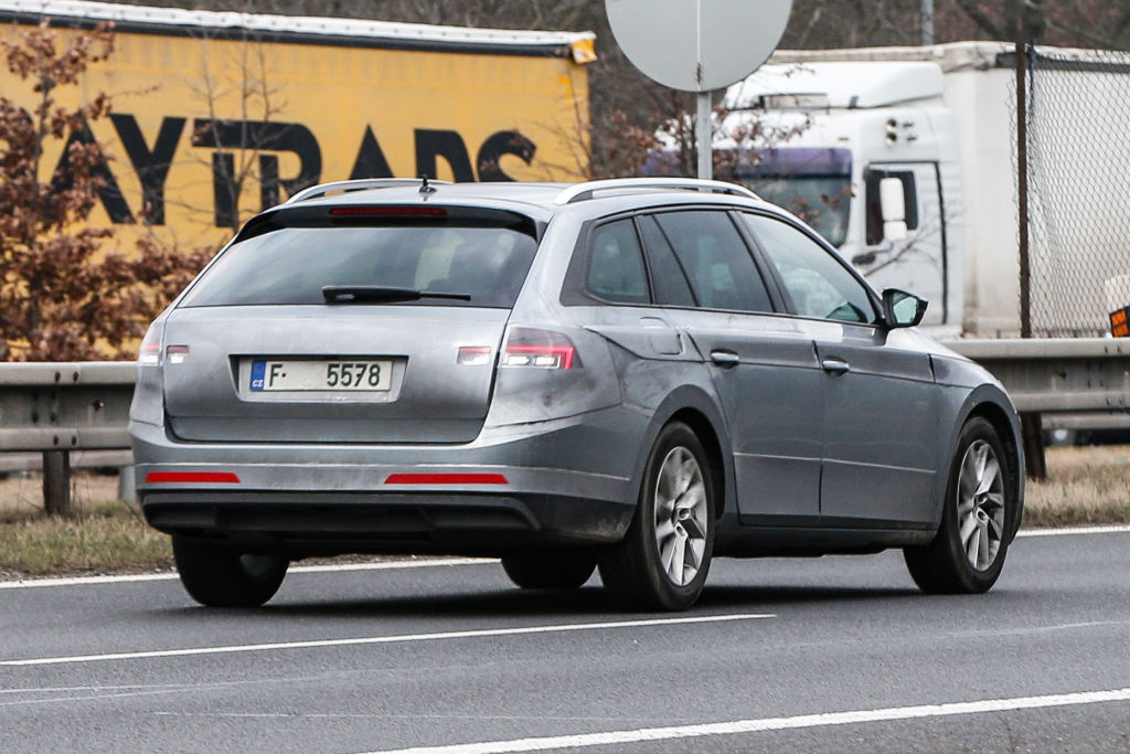 Erwischt: Erlkönig Skoda Superb Kombi