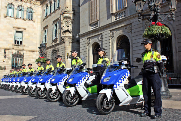 Mit dem Elektro-Roller auf Verbrecherjagd
