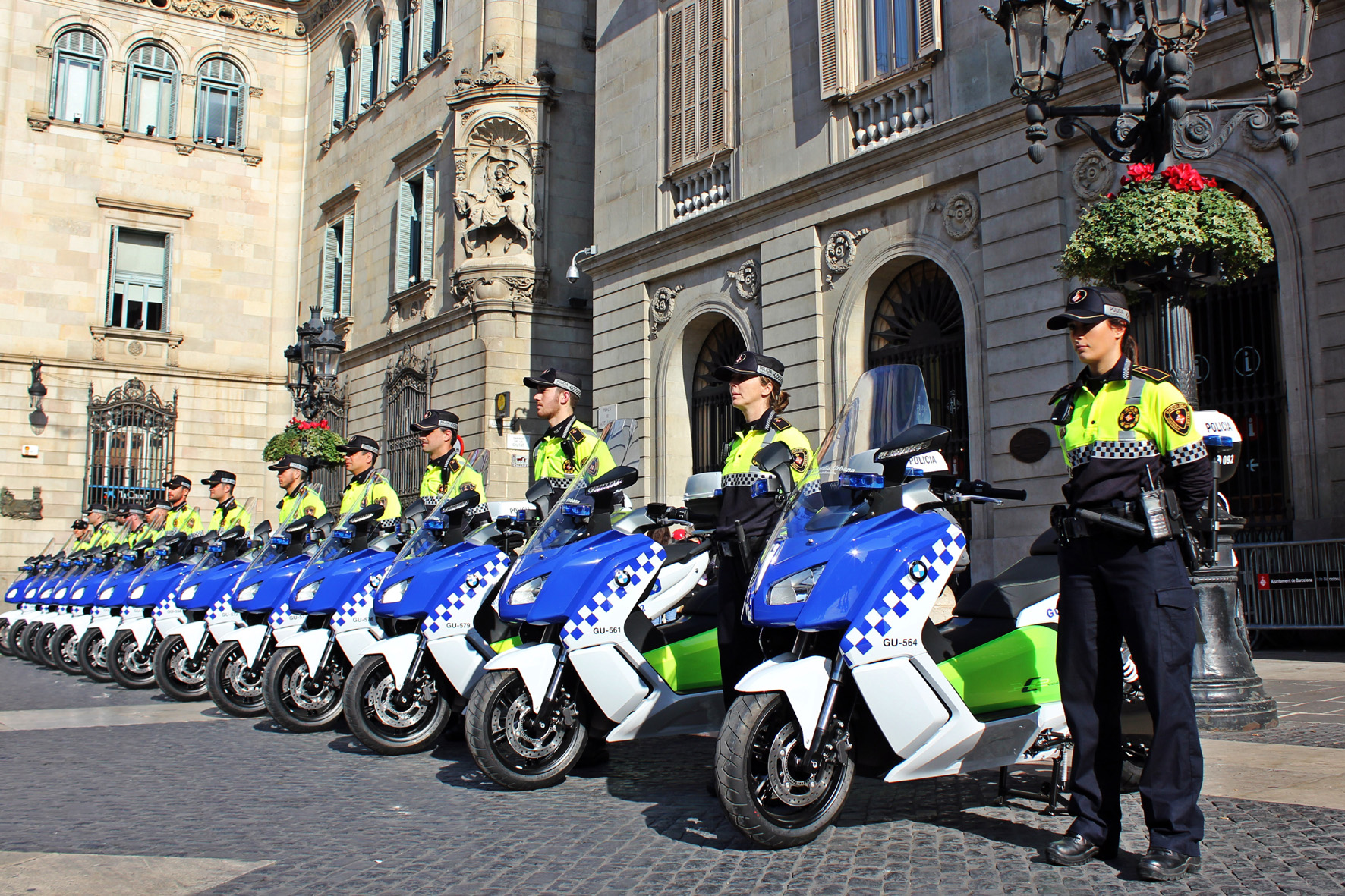 Mit dem Elektro-Roller auf Verbrecherjagd