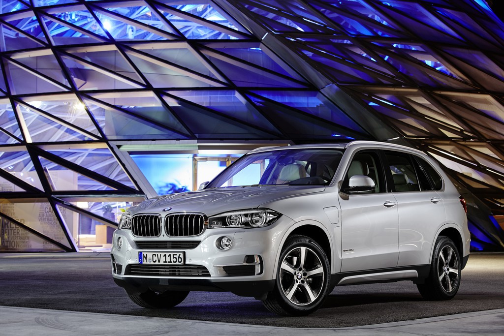 Shanghai 2015: BMW feiert X5 xDrive40e-Weltpremiere