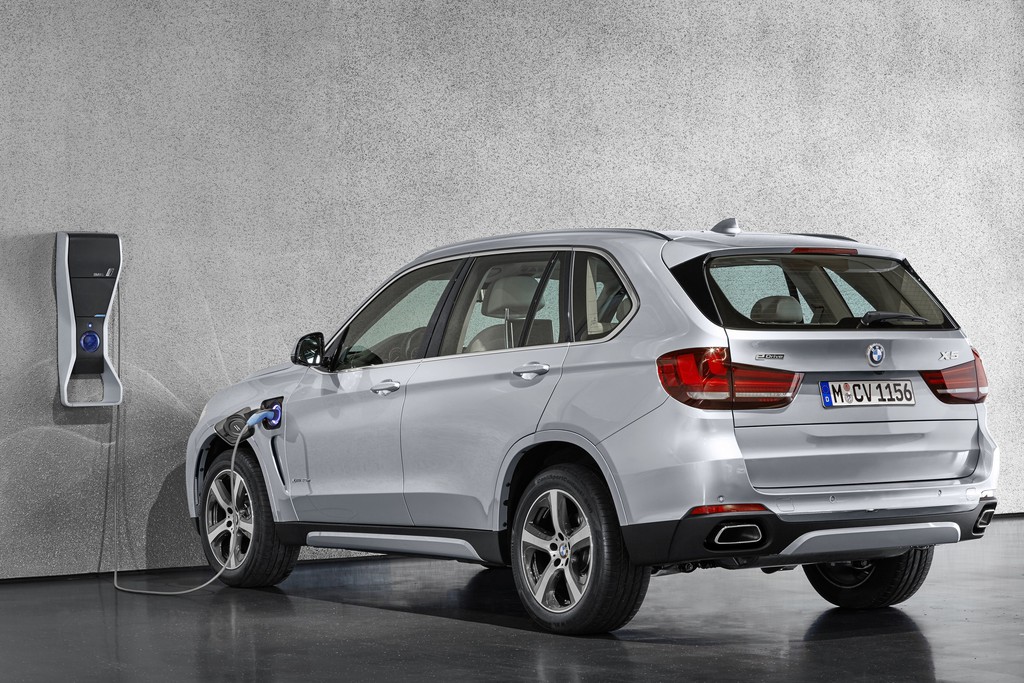 Shanghai 2015: BMW feiert X5 xDrive40e-Weltpremiere