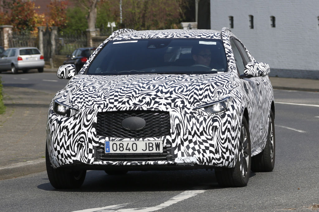 Erwischt: Erlkönig Infiniti QX30