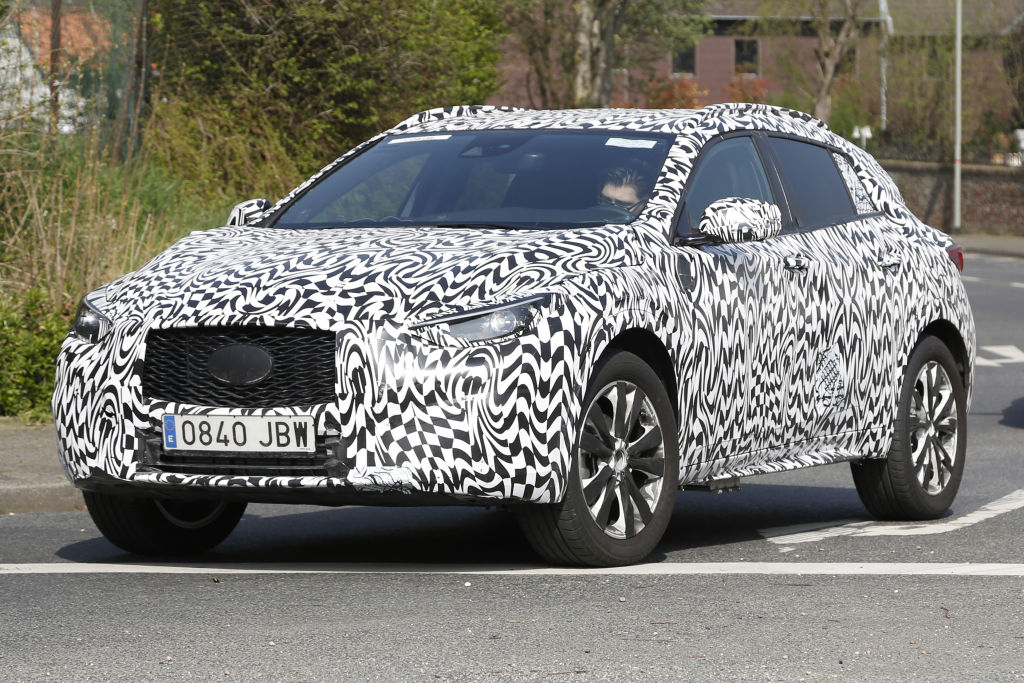 Erwischt: Erlkönig Infiniti QX30
