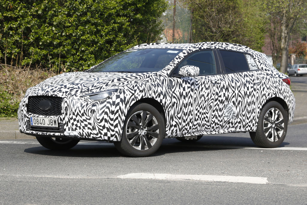 Erwischt: Erlkönig Infiniti QX30