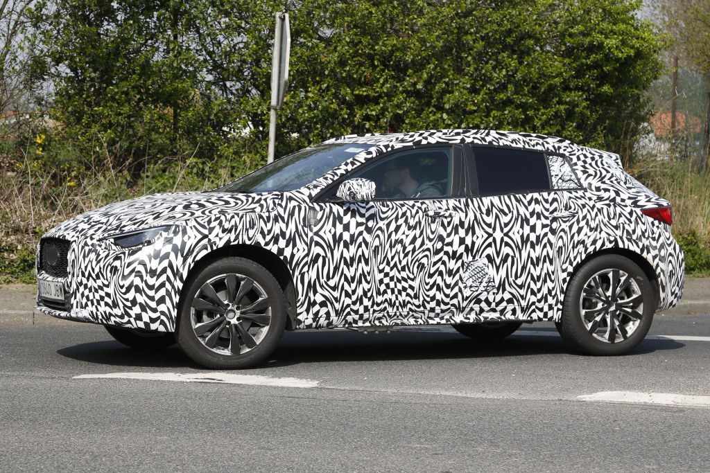 Erwischt: Erlkönig Infiniti QX30