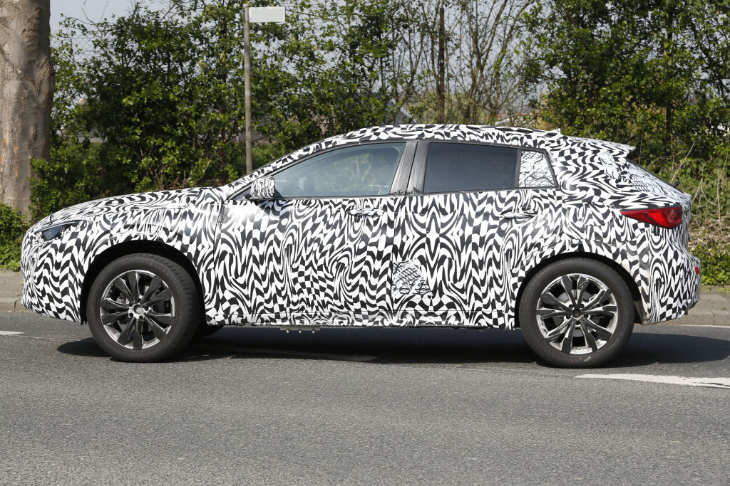 Erwischt: Erlkönig Infiniti QX30
