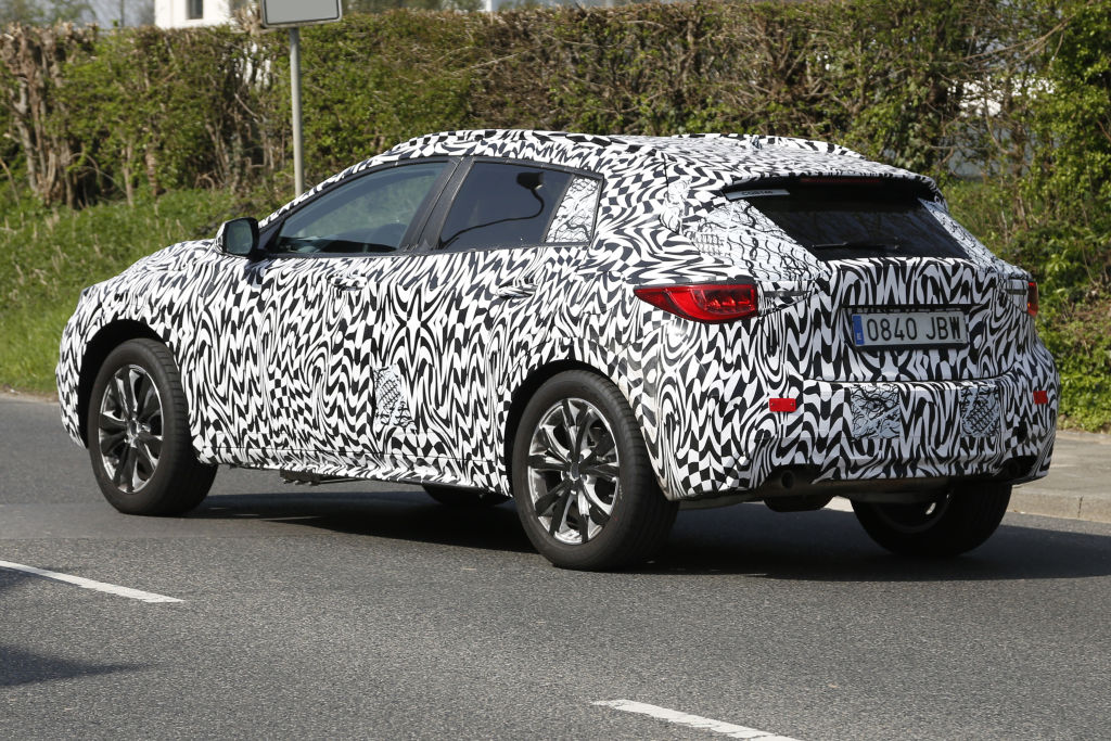 Erwischt: Erlkönig Infiniti QX30