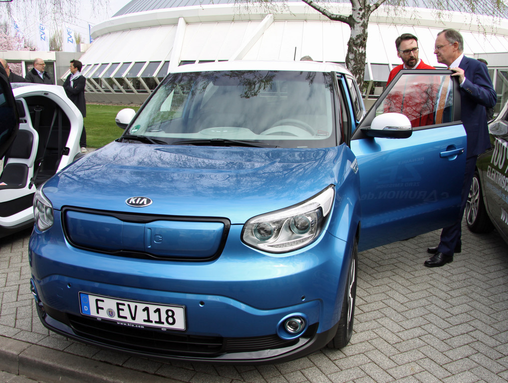 Einfach elektrisch 2015: Kia bringt drei Soul EV mit
