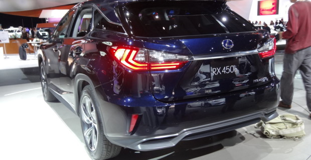 New York 2015: Lexus RX 450 h fährt leise vor