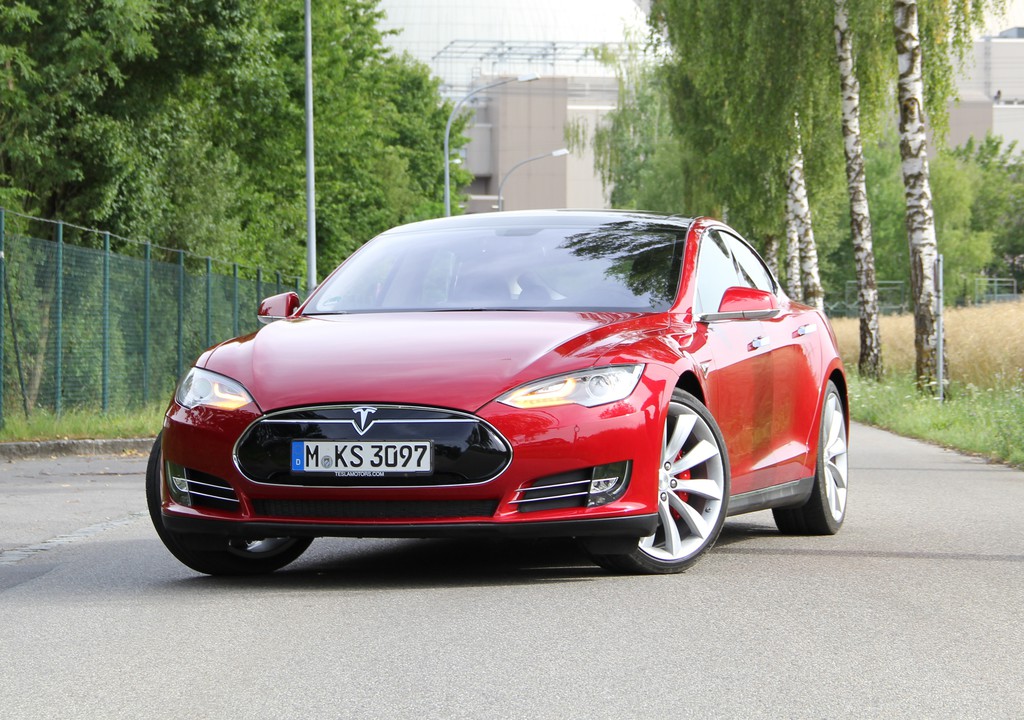 Gegenwind und Rückenwind für Tesla