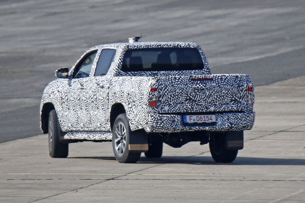 Erwischt: Erlkönig Toyota Hilux – Der Pickup beim Bremstest