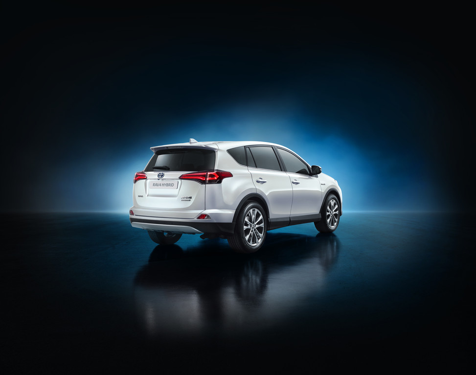 New York 2015: Toyota enthüllt RAV4 Hybrid