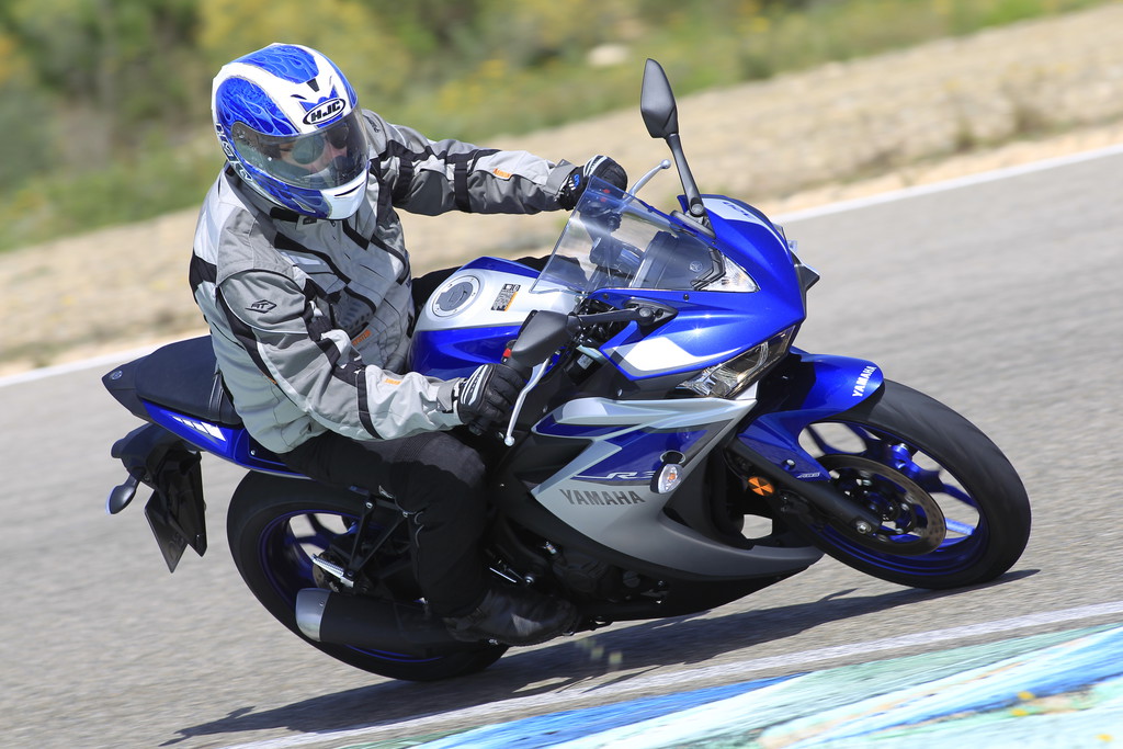 Erste Fahrt auf der Yamaha YZF-R3: The Missing Link