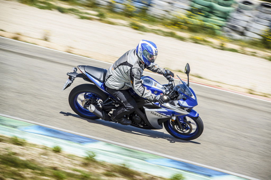 Erste Fahrt auf der Yamaha YZF-R3: The Missing Link
