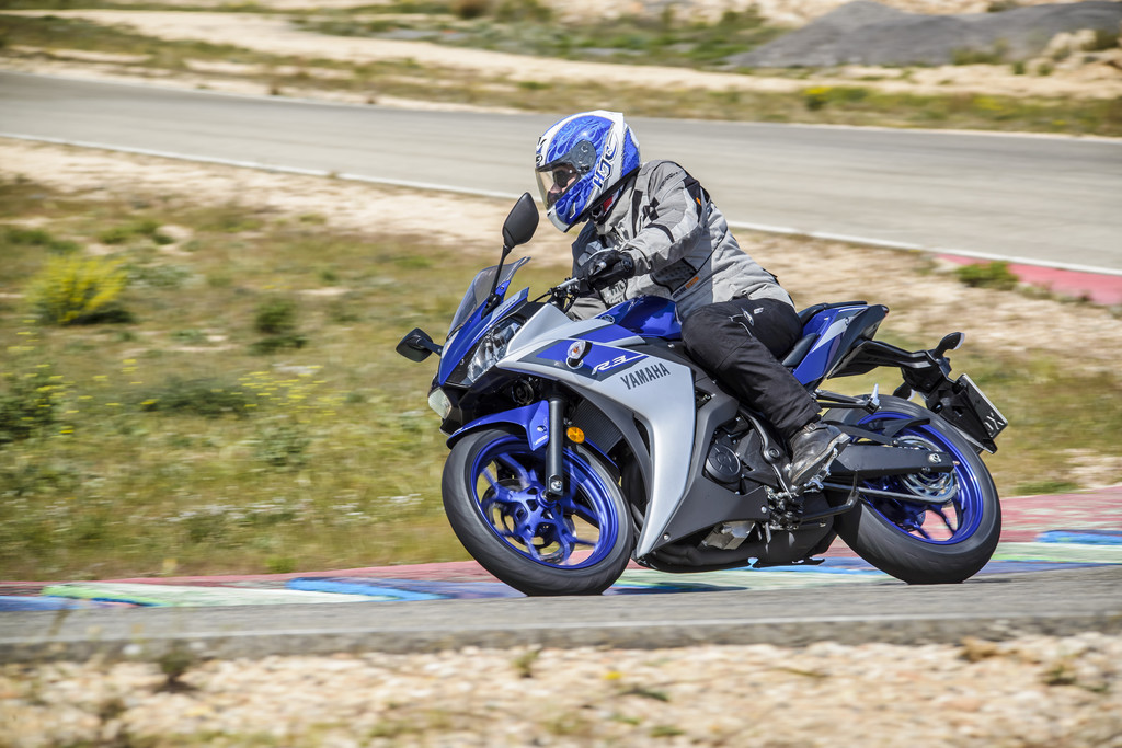 Erste Fahrt auf der Yamaha YZF-R3: The Missing Link