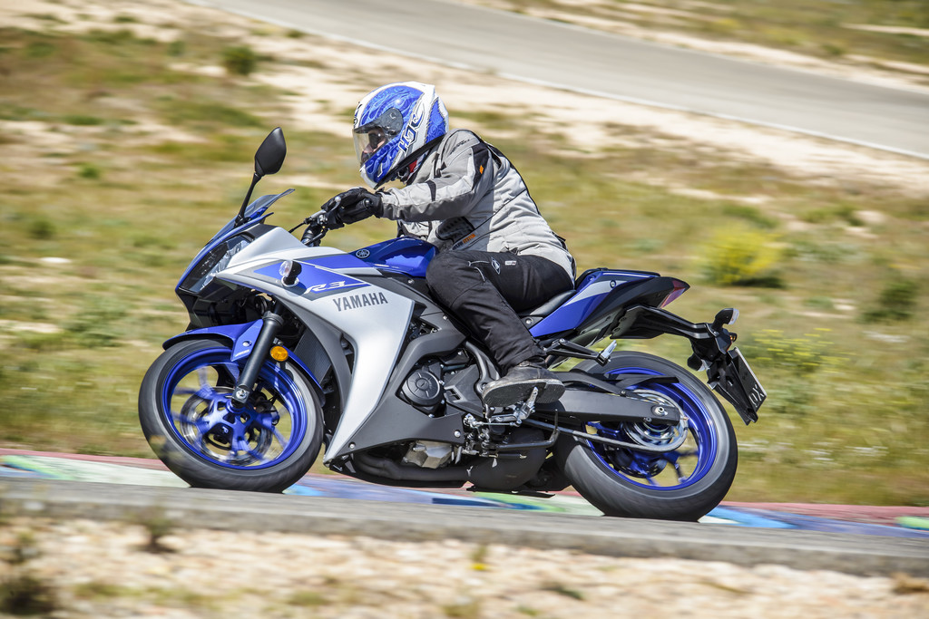 Erste Fahrt auf der Yamaha YZF-R3: The Missing Link