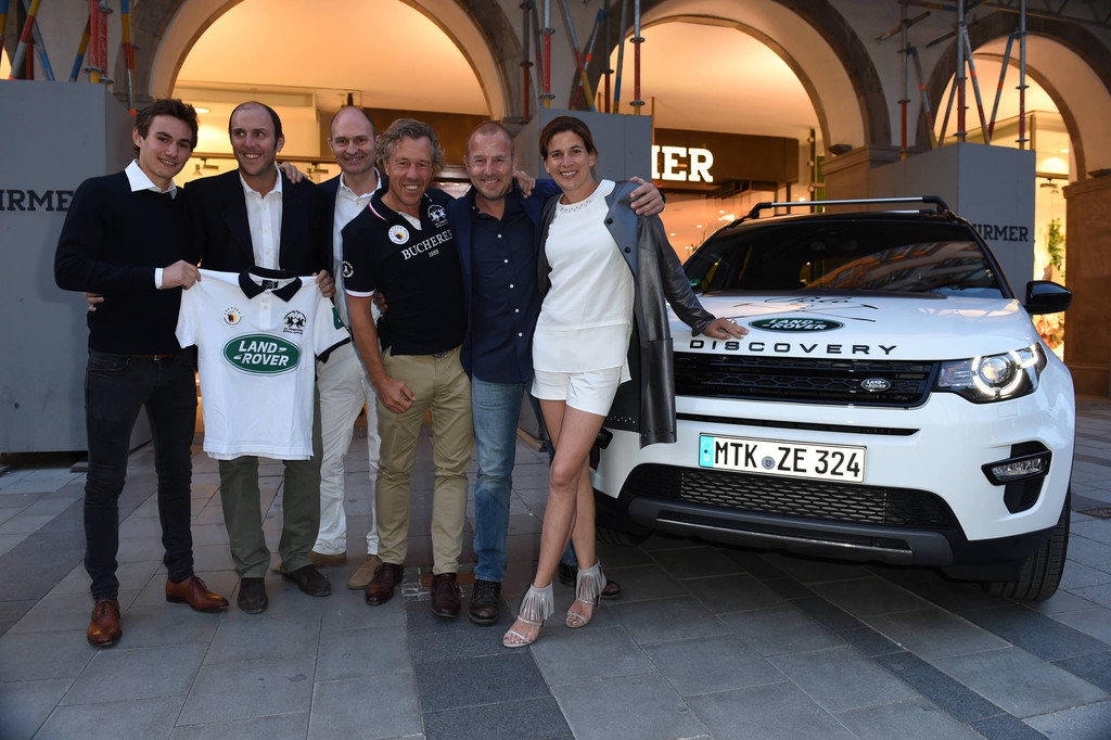 Land Rover mit Polo-Team auf Tour