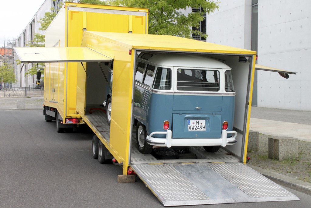 Für das automobile Kulturgut: Bundestagsabgeordnete auf Bulli-Exkursion