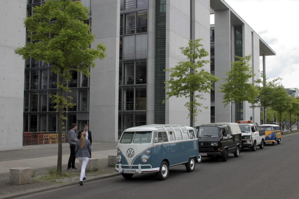 Für das automobile Kulturgut: Bundestagsabgeordnete auf Bulli-Exkursion