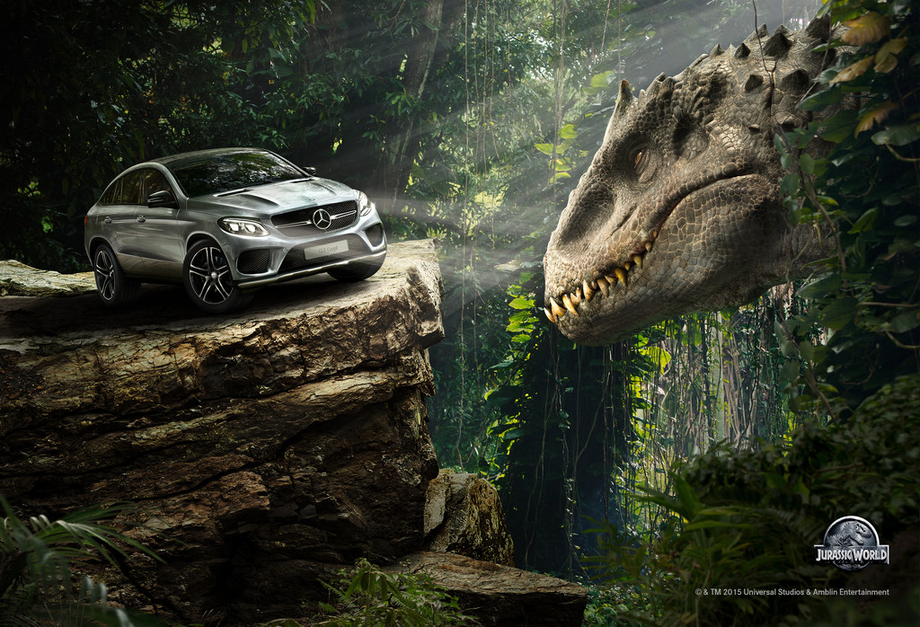 Mercedes-Benz setzt sich mit Dinosauriern in Szene