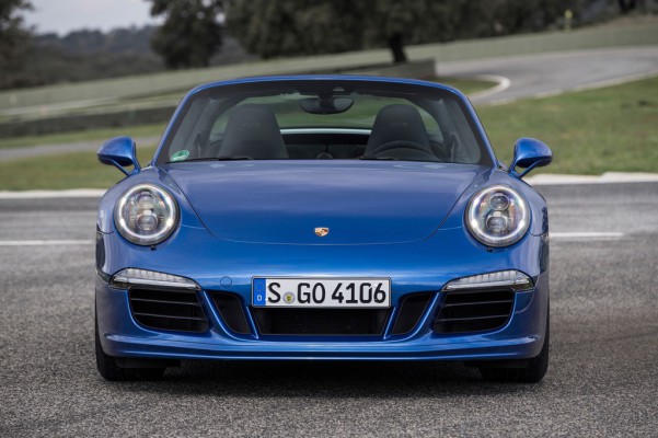 Porsche legt um ein Drittel zu