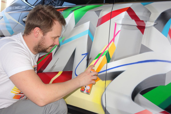 Lexus NX im Graffiti-Kleid