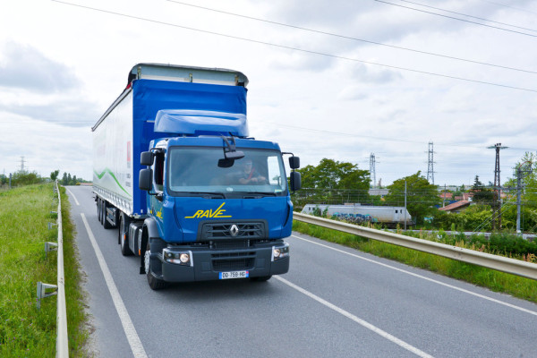 Renault Trucks liefert sechs Biodiesel-Lkw an Airbus