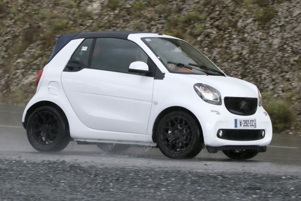 Erwischt: Erlkönig Smart ForTwo Cabrio - Spazierfahrt im Regen
