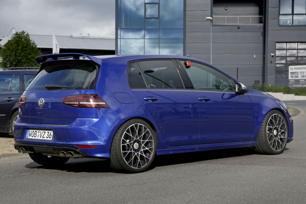 Erwischt: Erlkönig VW Golf R400 – Jetzt wird's schnell